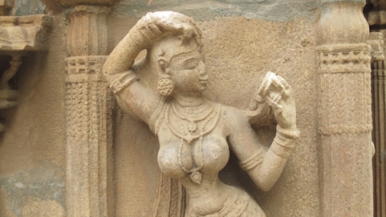 Femme au miroir (Temple Inde du sud)
